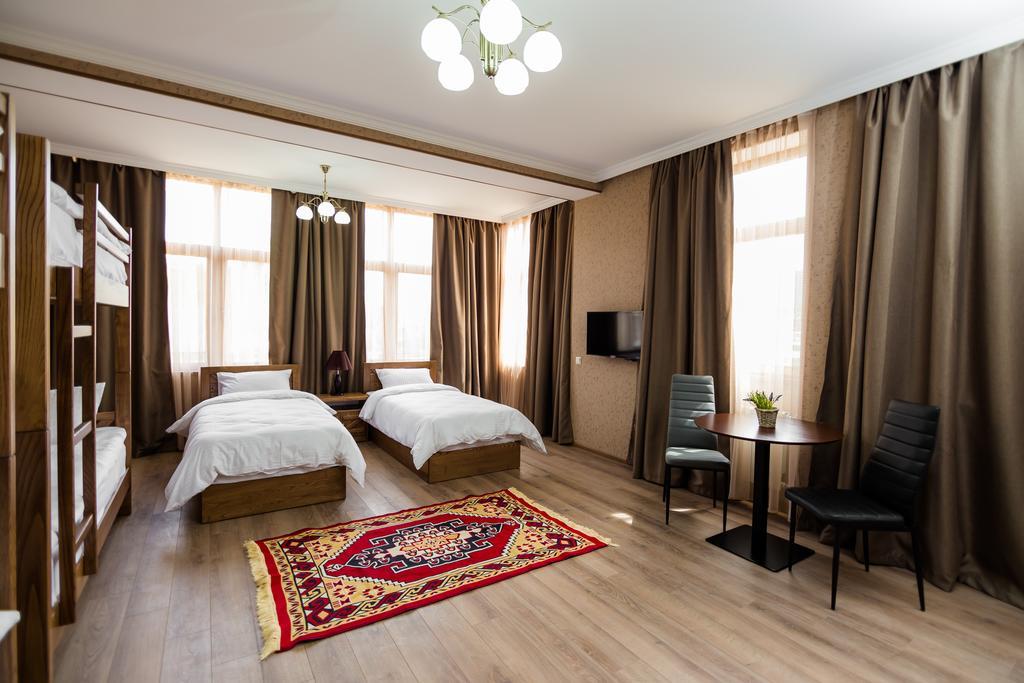 Metekhi'S Galavani Hotel Tbilisi Exterior photo