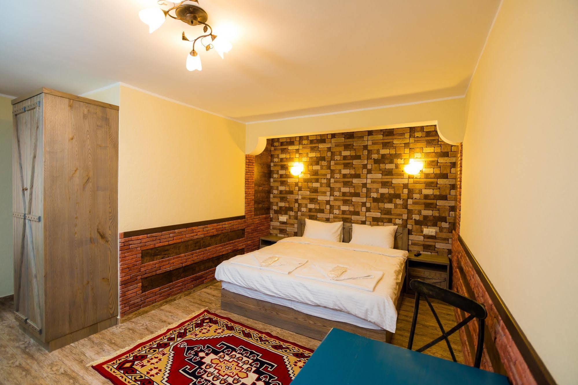 Metekhi'S Galavani Hotel Tbilisi Exterior photo
